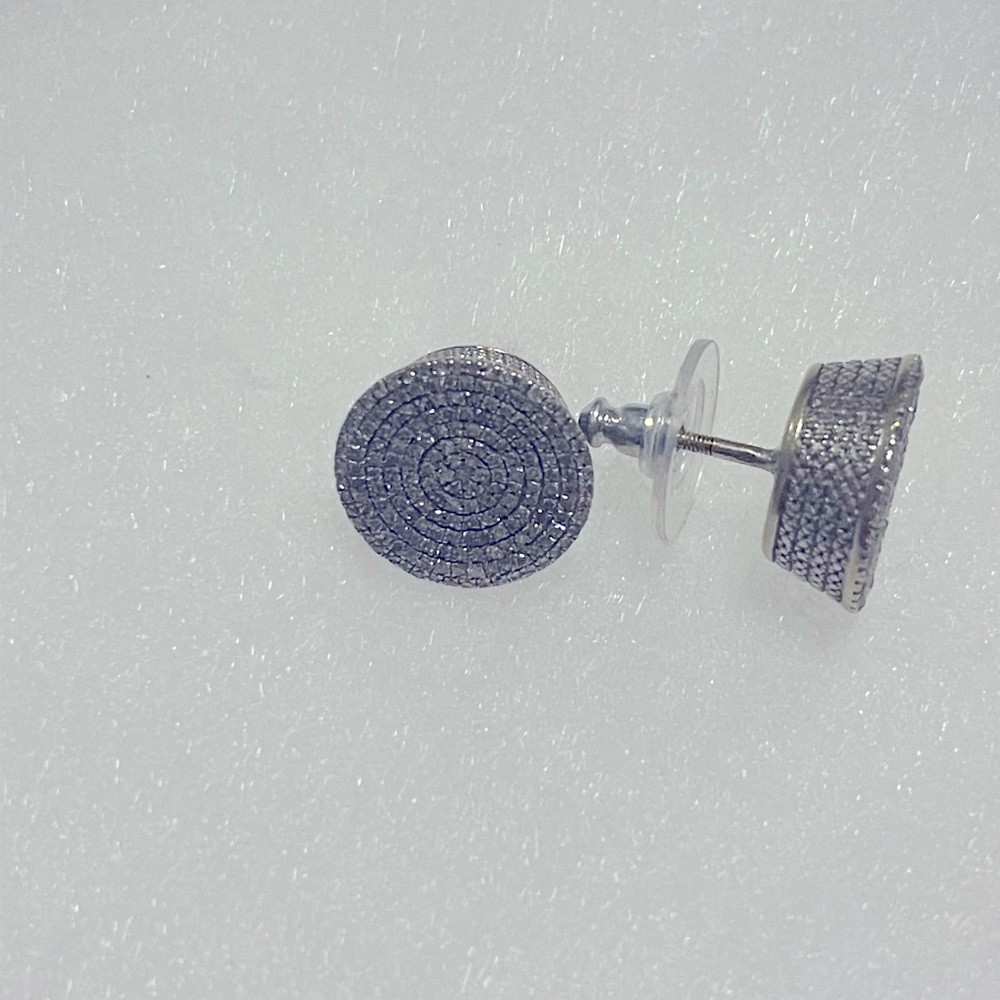 Silver earrings 925 with tiny diamonds.